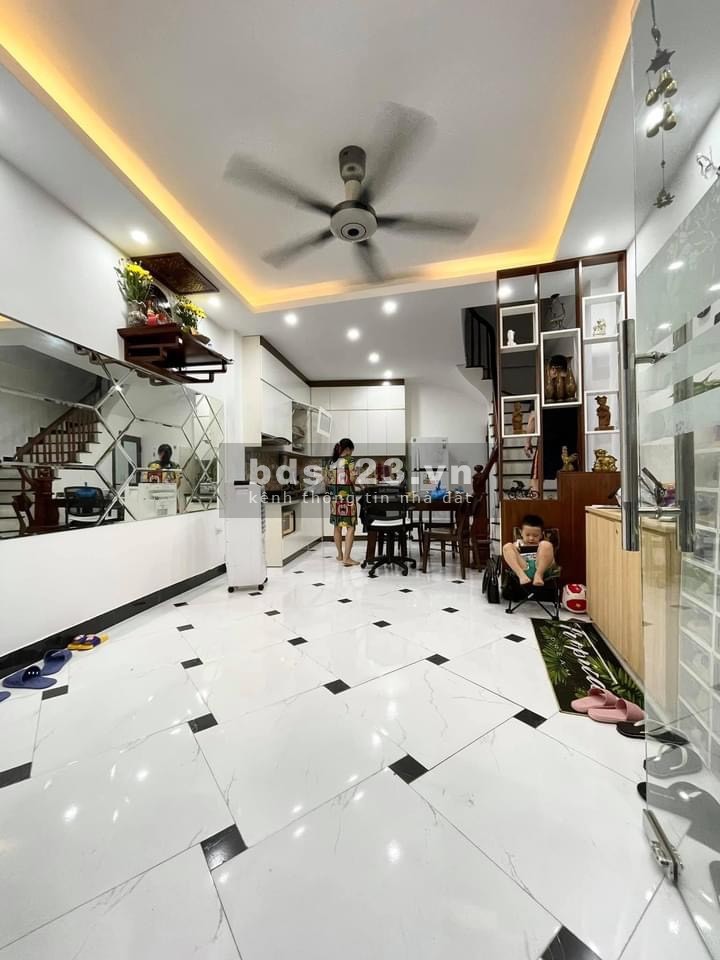 Chỉ hơn 3 tỷ duy nhất 1 căn ngay Nguyễn Trãi, nhà đẹp mê ly, nằm ở trung tâm thành phố