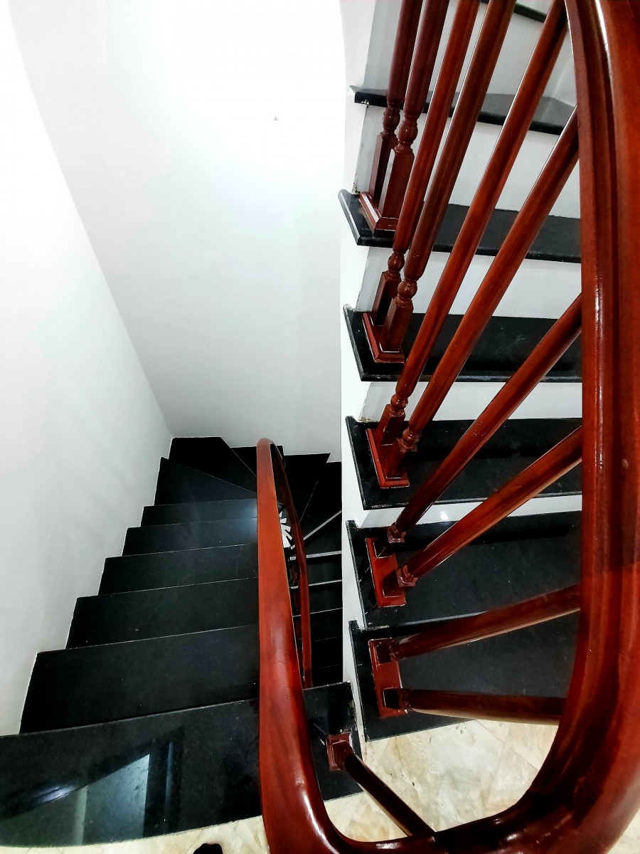 Bán nhà phân lô ngõ 147 Phố Tân Mai, ô tô vào nhà, 40m2x 5T mới cực đẹp, gíá 6,6 tỷ