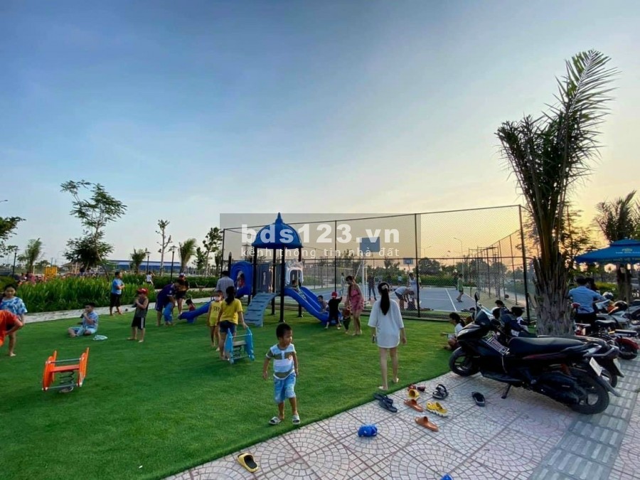 Shophouse hàng nội bộ, tiếp giáp đại lộ 50m, cách cao tốc Bến Lức Long Thành 2km
