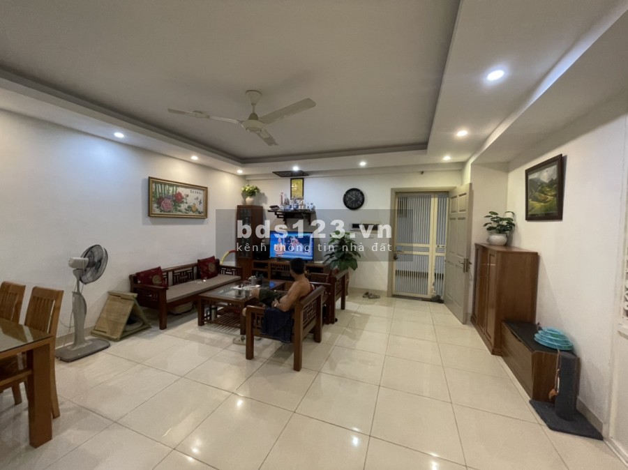 Cho thuê Chung cư C37 Tố Hữu, 3 phòng ngủ, 95m2, đồ cơ bản thêm tủ lạnh, máy giặt, 11 triệu/th. LH 0377983070
