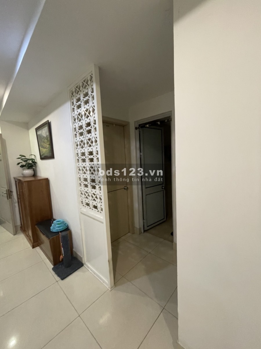 Cho thuê Chung cư C37 Tố Hữu, 3 phòng ngủ, 95m2, đồ cơ bản thêm tủ lạnh, máy giặt, 11 triệu/th. LH 0377983070