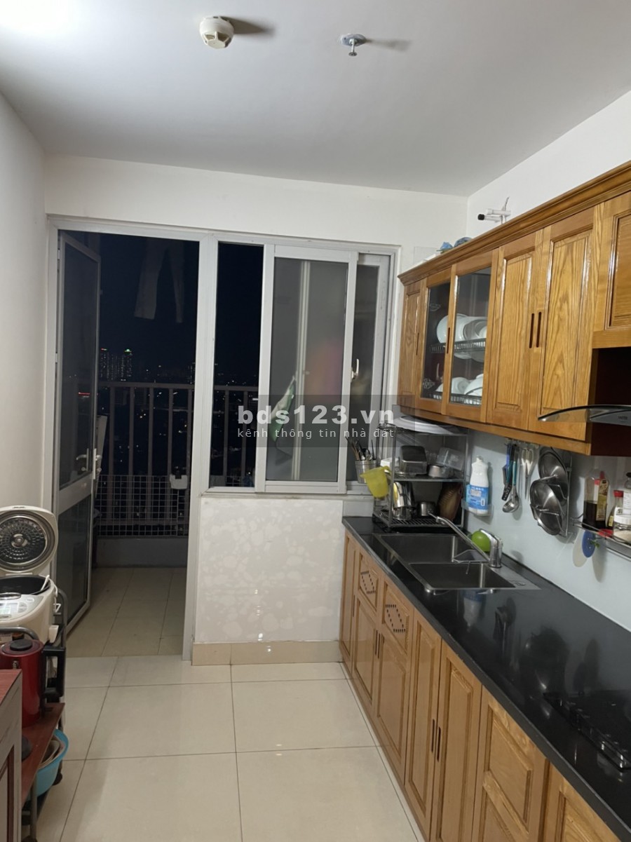 Cho thuê Chung cư C37 Tố Hữu, 3 phòng ngủ, 95m2, đồ cơ bản thêm tủ lạnh, máy giặt, 11 triệu/th. LH 0377983070