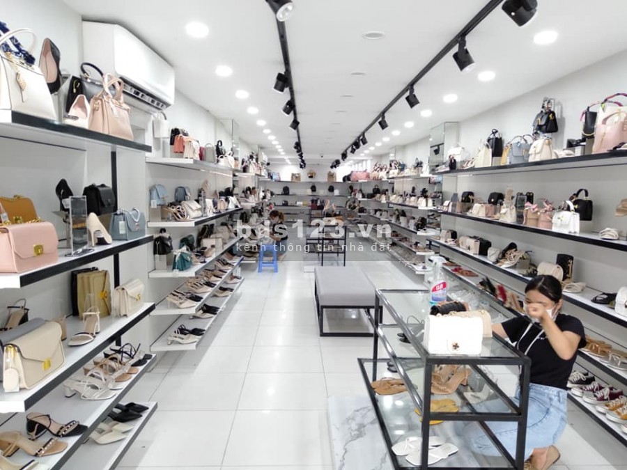 Bán nhà mặt phố Phạm Ngọc Thạch, dt 100m2, mt 4.5m, cho thuêu 70 triệu/tháng, giá 10.5 tỷ