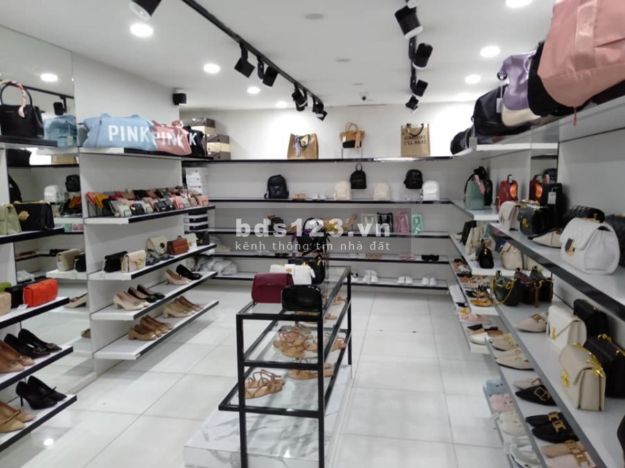 Bán nhà mặt phố Phạm Ngọc Thạch, dt 100m2, mt 4.5m, cho thuêu 70 triệu/tháng, giá 10.5 tỷ