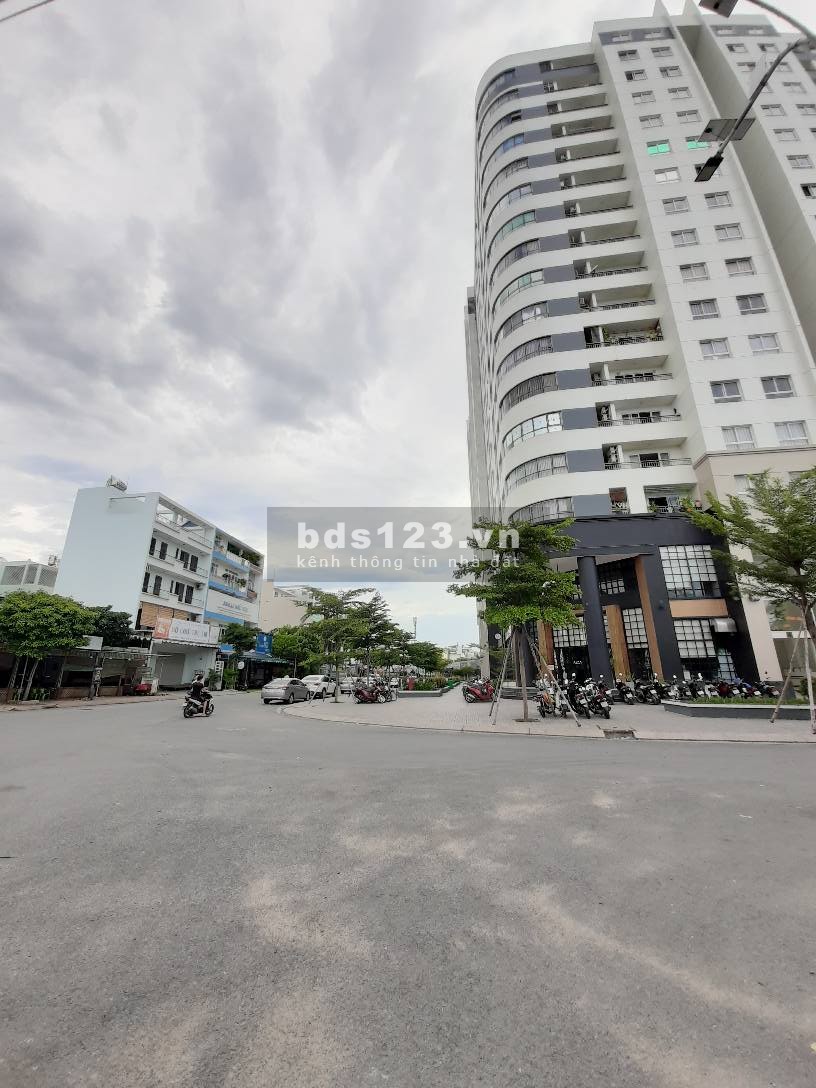 (Gò Vấp)Bán gấp nhà mặt tiền, đường Lê Đức Thọ, diện tích 108m2, giá 11 tỷ.