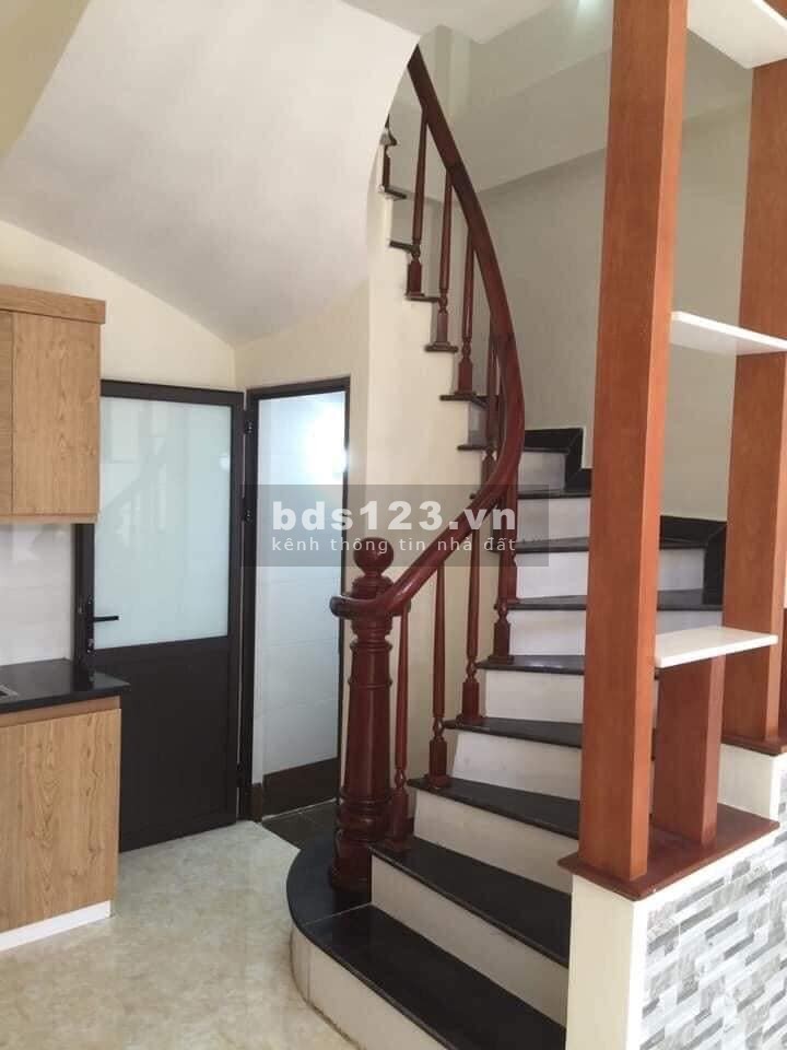 Nhà đẹp Lĩnh Nam, 2 mặt tiền, ô tô đỗ cửa, 35M*4,5T, 5 tầng, 3,6 tỷ.