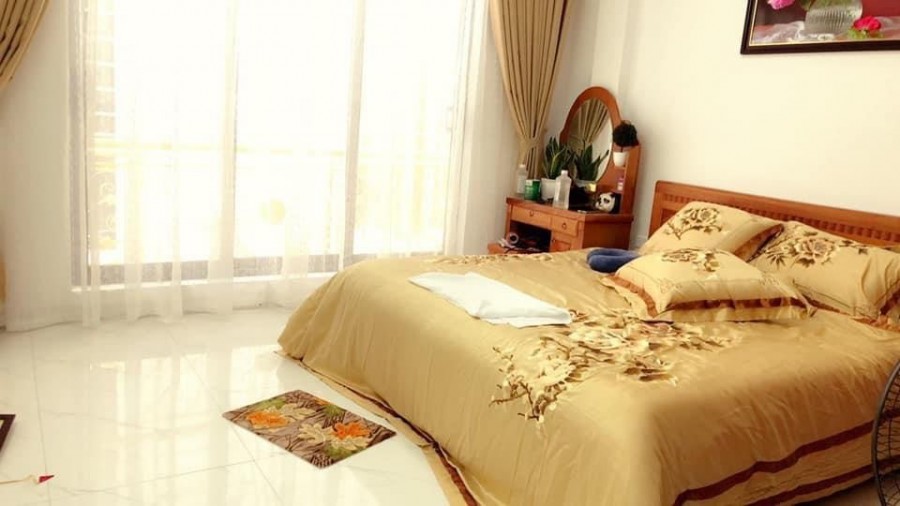 Nhà trung tâm Cầu Giấy lô góc ô tô 20m gần các trường Đại Học lớn Dt 134m 11 tỷ