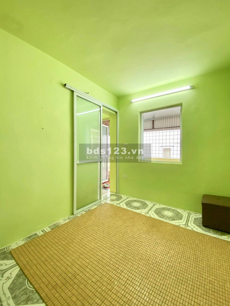 Bán nhà 3 tầng Ngọc Thuỵ, LB 34m 2.6 tỷ , MT 8m oto đỗ cửa cách 5m đường oto tránh