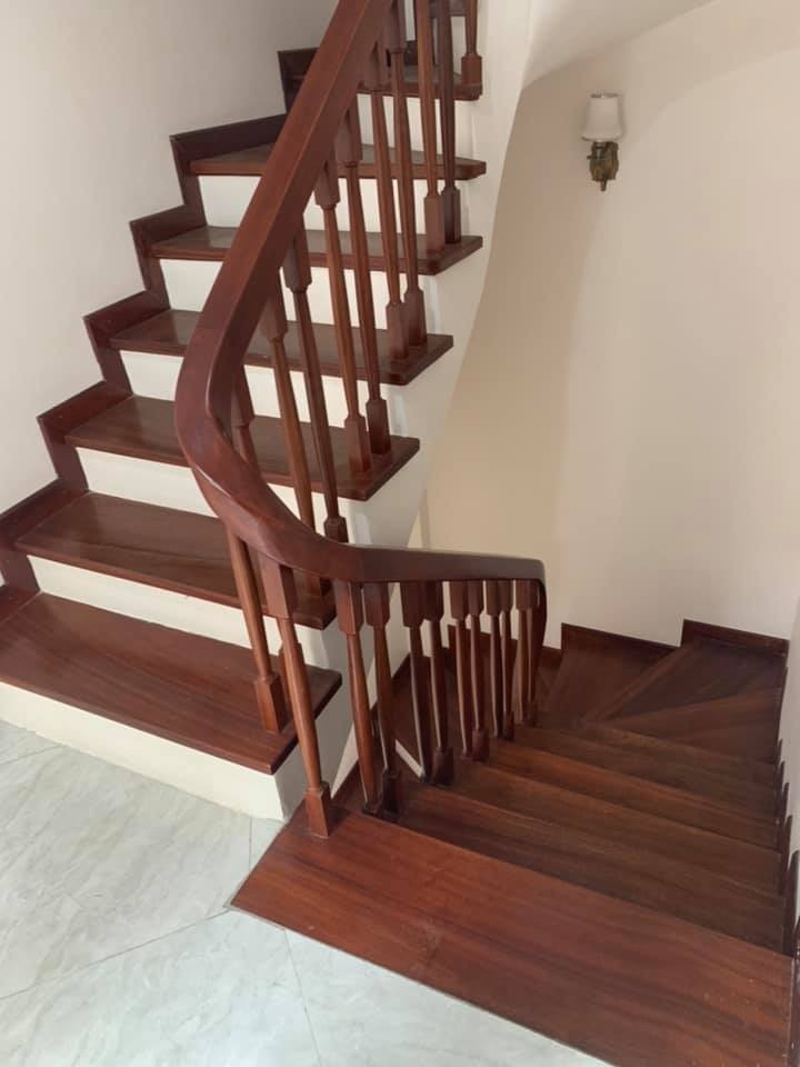 Bán nhà mới ngõ 44 Trần Thái Tông 45m2, 5 Tầng, mặt tiền 5m, giá chào 5.6 tỷ