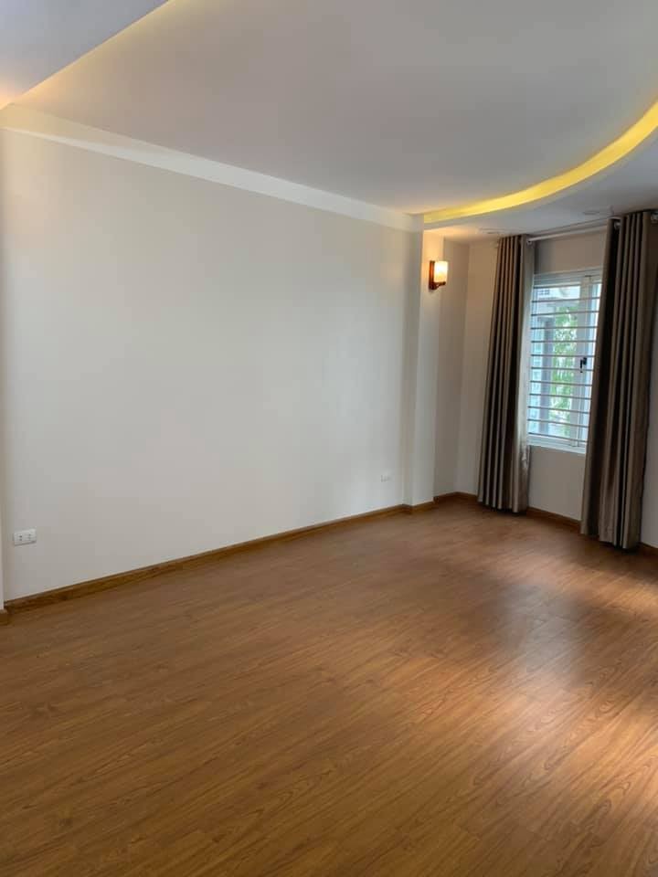 Bán nhà mới ngõ 44 Trần Thái Tông 45m2, 5 Tầng, mặt tiền 5m, giá chào 5.6 tỷ