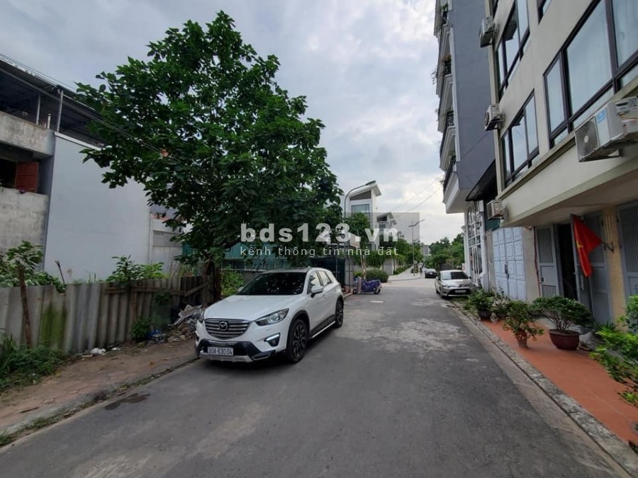 Giá bán 2.5 tỷ Nhà 40m2 đường trải nhựa oto chạy tại Gia Thượng, Ngọc Thụy