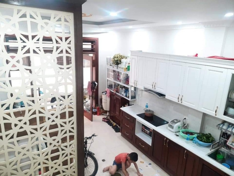 Bán nhà nguyên căn đẹp khu trung tâm kinh doanh được vài bước ra Hồ Tây, giá 3.85 tỷ