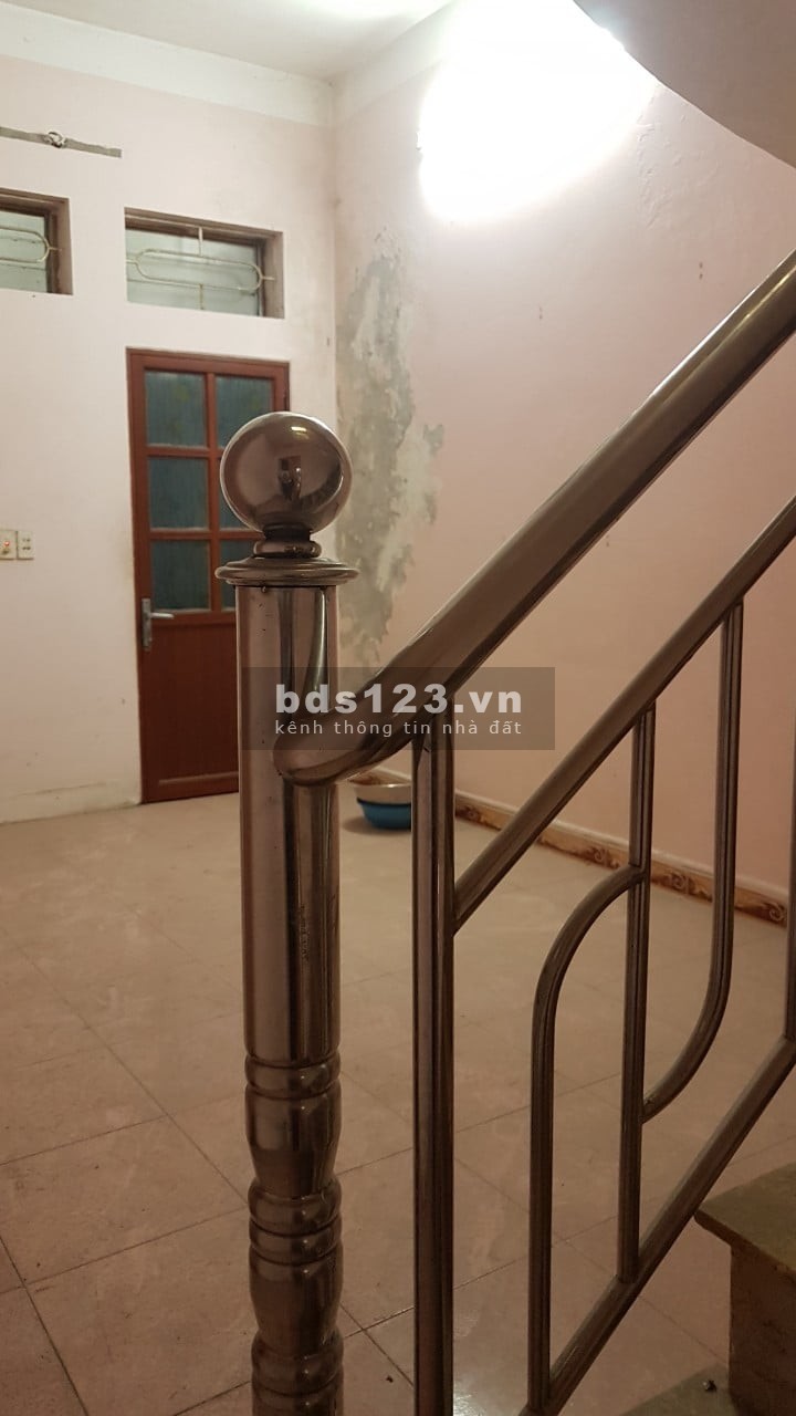 Cần bán nhà trung tâm Đống Đa, ô tô đỗ cửa, giá tốt, dt 100m2, 7.x tỷ, kinh doanh
