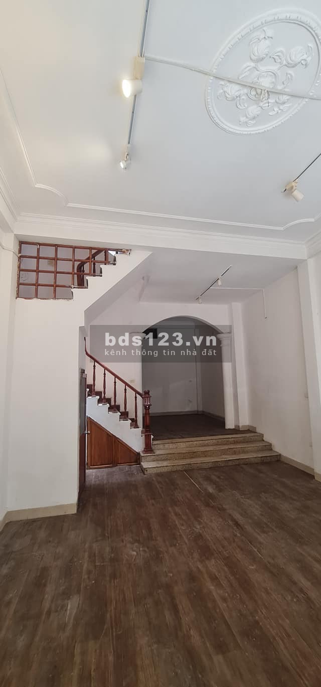 Bán gấp nhà nguyên căn Trần Hưng Đạo, diện tích 52m2, 5 tầng, mt 5m giá 26 tỷ