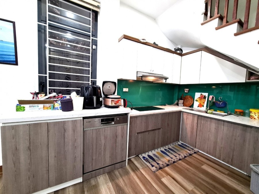 Bán nhà đẹp Thanh Xuân, Dt 33m2, 5 tầng Mt 7m có đầy đủ nội thất hơn 3 tỷ