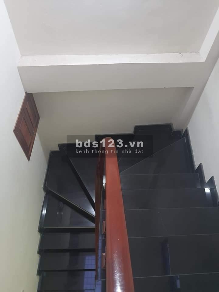 Giá bán nhỉnh 2 tỷ nhà phố Hồng Mai 40m gần ô tô 3 mặt thoáng SĐCC sổ sẵn
