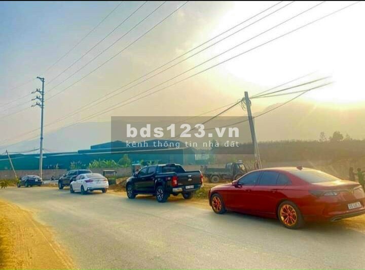 Gia đình bán Cắt lỗ 1 lô view hồ sen. Mặt đường quốc lộ 21 giá chỉ vài trăm triệu thuận lợi kinh doanh