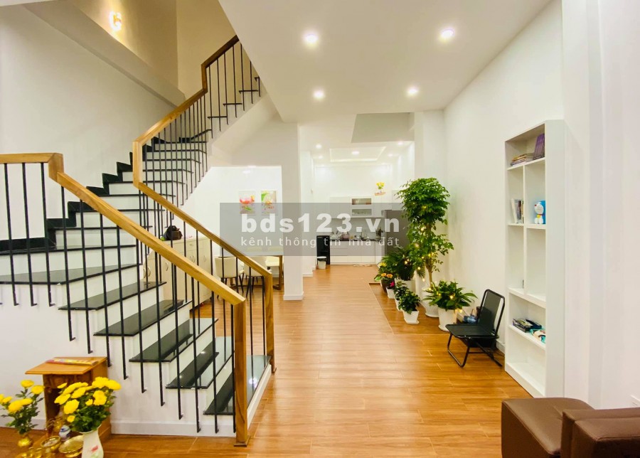 Bán nhà Tôn Thất Tùng, Đống Đa 35m2 Oto đỗ, nhà mới 5 tầng giá bán 4 tỷ 3