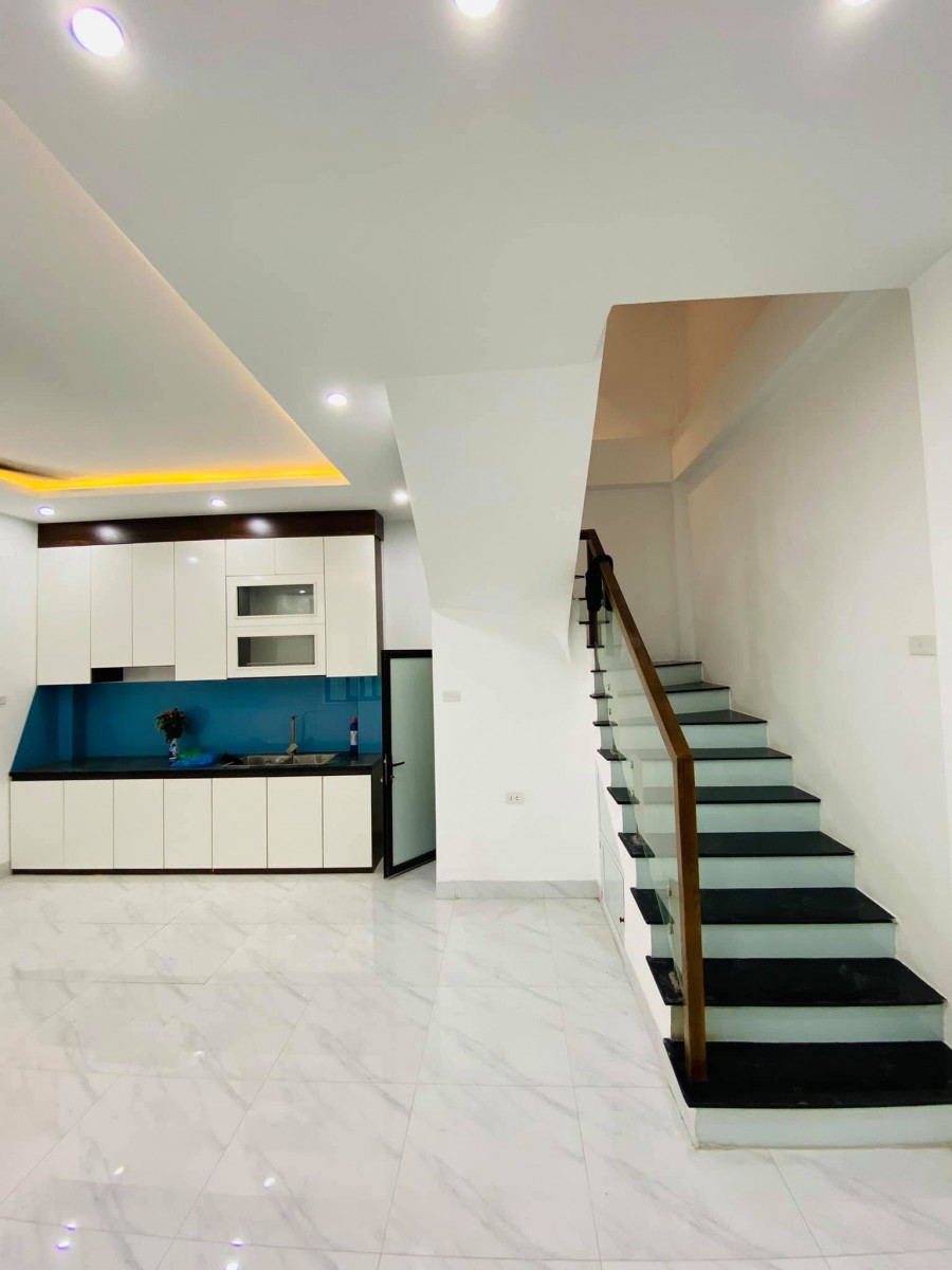 Bán nhà mới ngõ 44 Trần Thái Tông 45m2, 5 Tầng, mặt tiền 5m, giá chào 5.6 tỷ