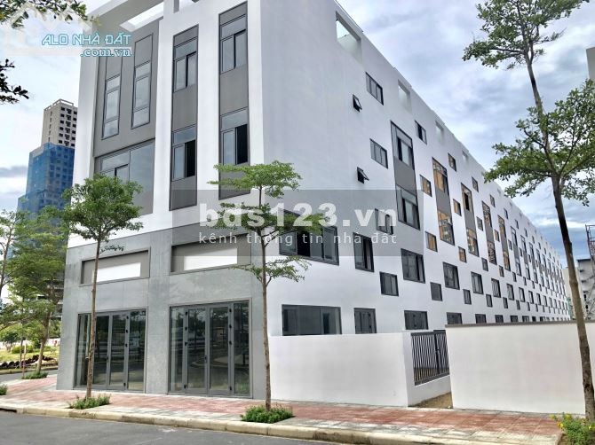 Bán shophouse mặt phố, biệt thự liền kề giá chỉ từ 11 tỷ, view 2 sân gold, sổ đỏ lâu dài.