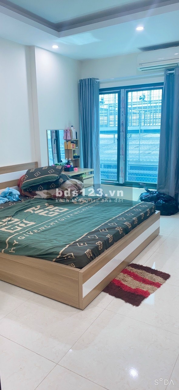 Giá bán 2.5 tỷ Nhà 40m2 đường trải nhựa oto chạy tại Gia Thượng, Ngọc Thụy