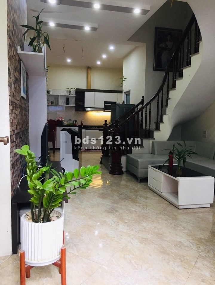 Bán nhà đường Gia Thuỵ, dt 89m2, mt 5.5m, kinh doanh suất, ô tô tránh, giá 7.55 tỷ, sổ đỏ đẹp