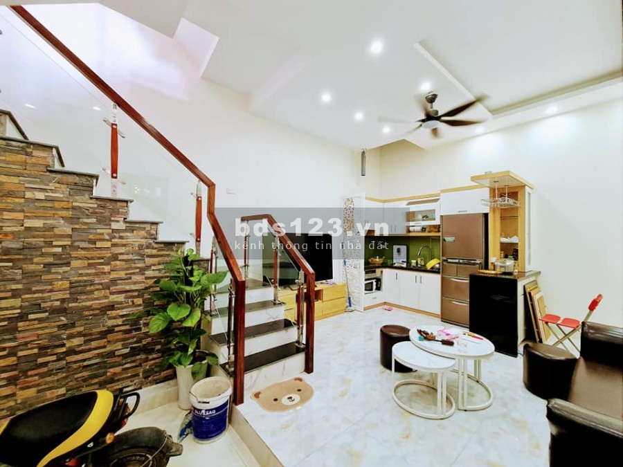 Bán nhà 169 Hoàng Mai, gần ô tô rộng ở luôn, dt 38m2, 4 tầng, 3 pn, giá nhỉnh 3 tỷ
