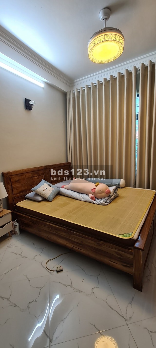 Bán nhà mặt phố Văn La, kinh doanh, gần chợ, trường khu đô thị, dt 40m2, 5 tầng, giá 4.4 tỷ