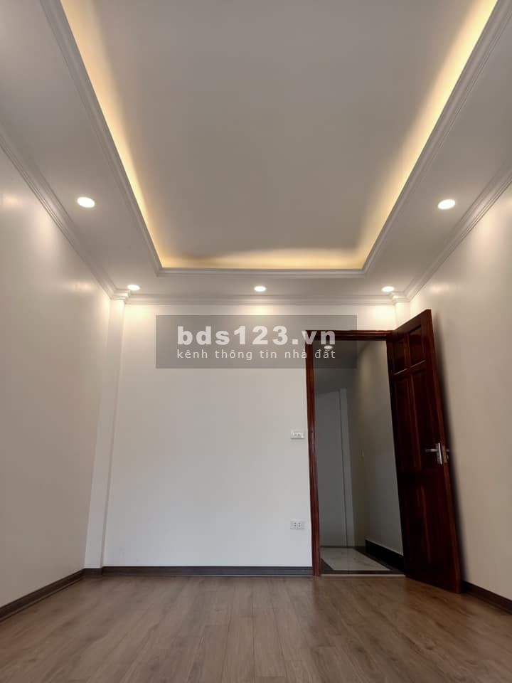 Hiếm, nhà đẹp đường Hoàng Mai, Hoàng Mai, dt 30m2 5 tầng , ô tô đỗ cửa, ngõ thông, kinh doanh, 4.1 tỷ