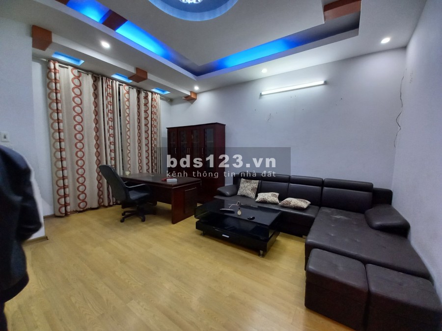 Bán nhà phố Ngọc Trì Long Biên, hiếm có, nhà có gara ô tô 7 chỗ, dt 65m2, giá nhỉnh 5 tỷ