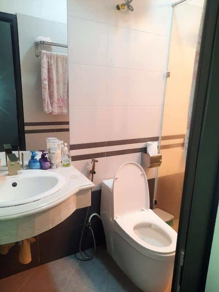 Bán nhà nguyên căn đẹp khu trung tâm kinh doanh được vài bước ra Hồ Tây, giá 3.85 tỷ