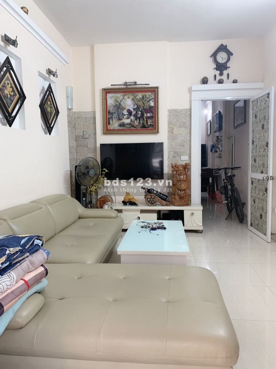Cần Bán Gấp Nhà Phố Láng Hạ Đống Đa 45m, 2 Tầng, Mặt tiền 3.2m. Giá 2.25 Tỷ.