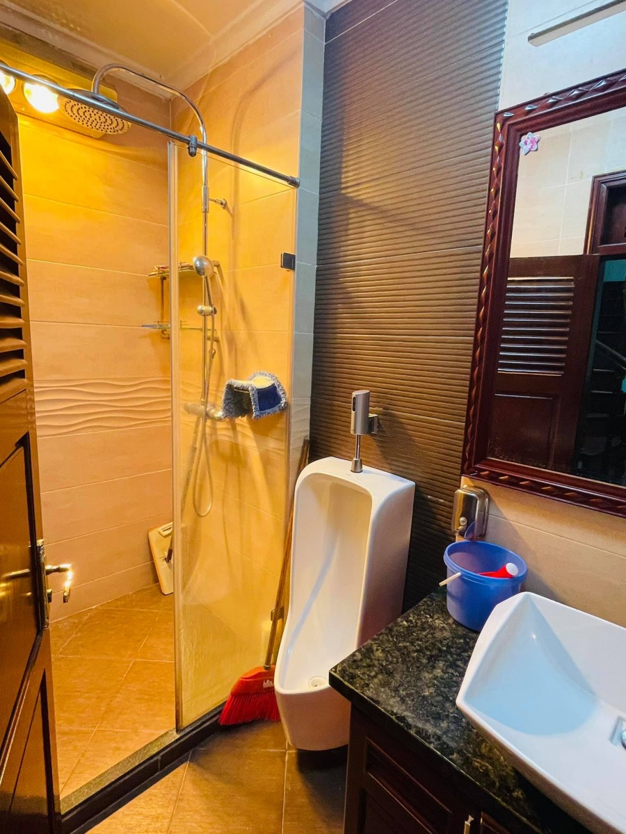 Bán nhà phố Cầu Giấy 82m2x5 , tiện làm VP cho thuê, ở cực đẹp giá 12,5 tỷ