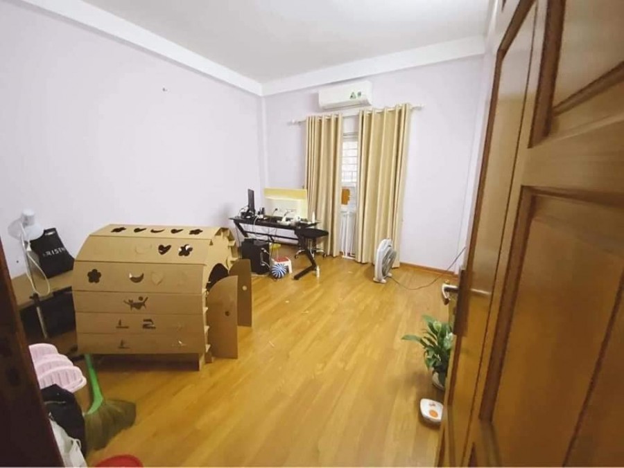 Bán nhà Trần Thái Tông, đặc sản làng Cốm Vòng, ngõ to, nhà hiện đại mới đẹp.