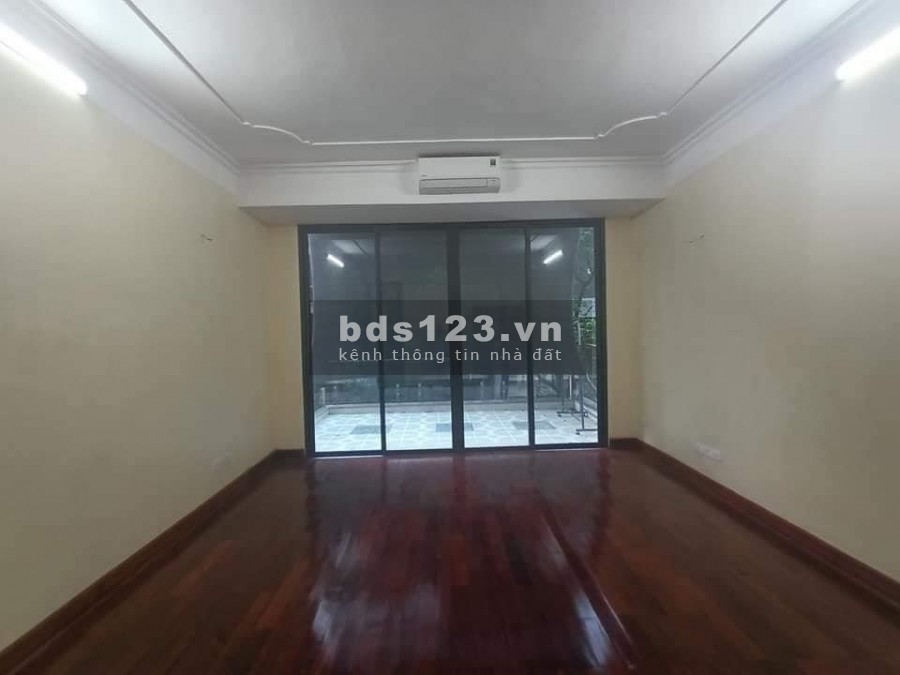 Bán nhà trung tâm Linh Đàm kinh doanh, sầm uất, dtsd 50m2, giá 12.5 tỷ