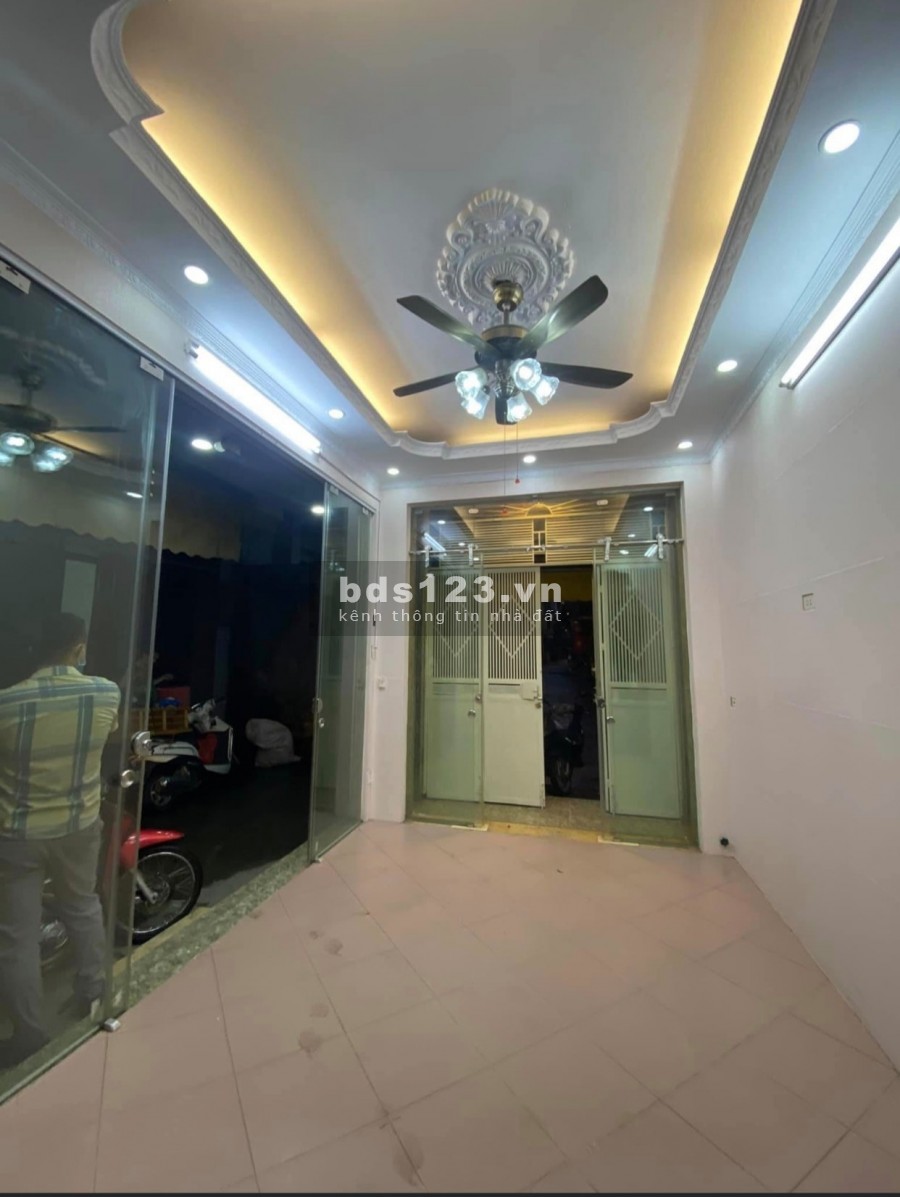 Nhà đẹp số 1 Tân Mai, khu vực đáng sống, ô tô tránh, kinh doanh đỉnh, hai mặt tiền DT 28m2 nhỉnh 3 tỷ