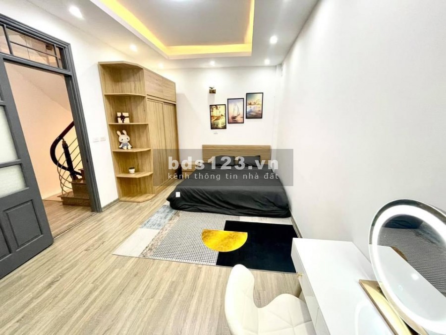 Bán nhà chỉ 3.48 tỷ, phố Khương Trung, 2 ô tô tránh nhau cách nhà 10m, mt 5.5m, 5 tầng