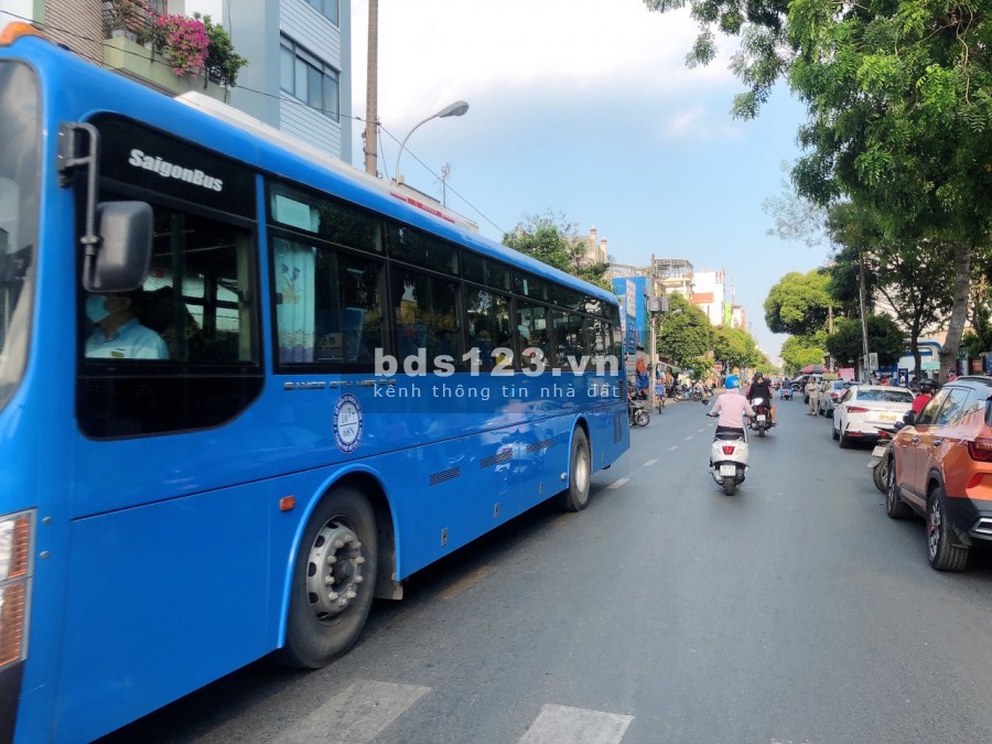 Bán nhà mặt tiền Nguyễn Văn Quá, 288m2, mặt tiền rộng, KD đỉnh, diện tích khủng, 18 tỷ.