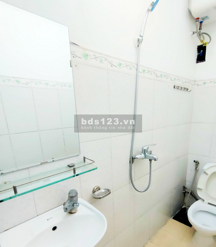 Chỉ 1.68 tỷ, nhà rộng 20m2 Võ Chí Công, 3 ngủ, sổ riêng, ở luôn. LH: 0941111357