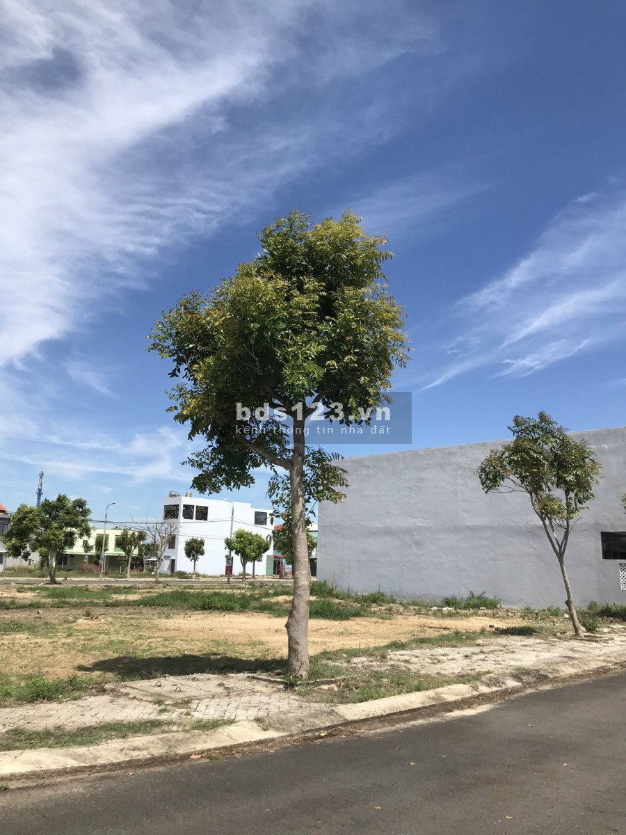 Cần tiền- Bán gấp lô đối diện chợ, gần khu công nghiệp, không tiếp môi giới