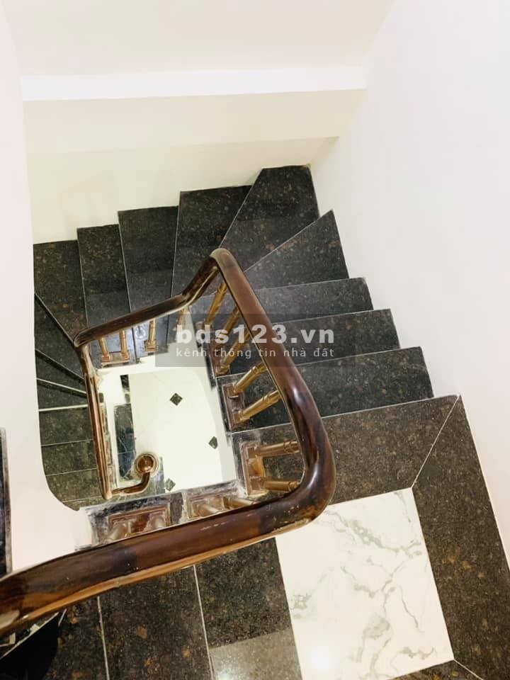 Bán nhà khu vực Minh Khai. Nội thất xịn + cửa cảm ứng. 31mx5 tầng giá chỉ nhỉnh 3 tỷ.