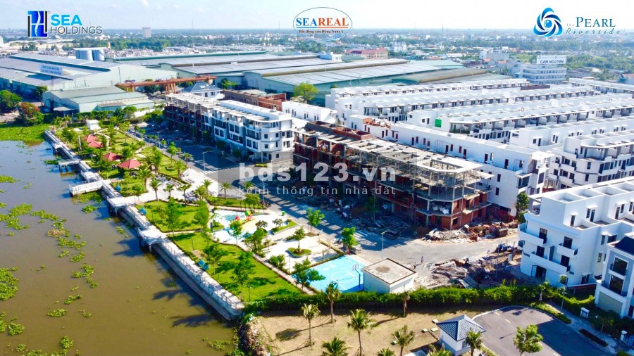 Bán nhà phố đẹp 175m2 giá 3,3 tỷ đường Nguyễn Văn Tuôi, TT Bến Lức, Long An