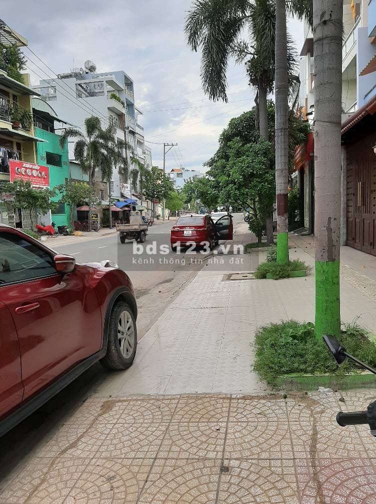 (Gò Vấp)Bán gấp nhà mặt tiền, đường Lê Đức Thọ, diện tích 108m2, giá 11 tỷ.