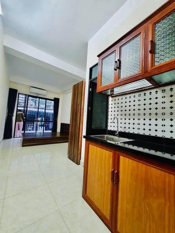 Bán toà nhà căn hộ dịch vụ 20 phòng khép kín, 8 tầng kiên cố, thang máy, giá. thương lượng