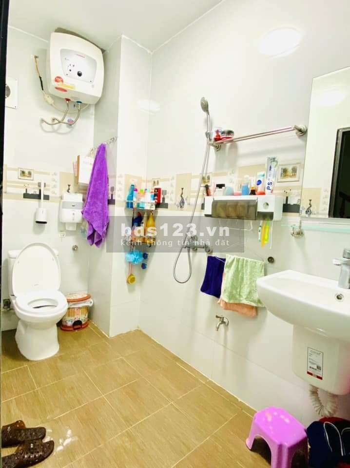 Gấp! Bán nhà khu Hồ Tùng Mậu, Cầu Giấy, dt 35m2 đúc 5 tầng, mặt tiền 3.5m