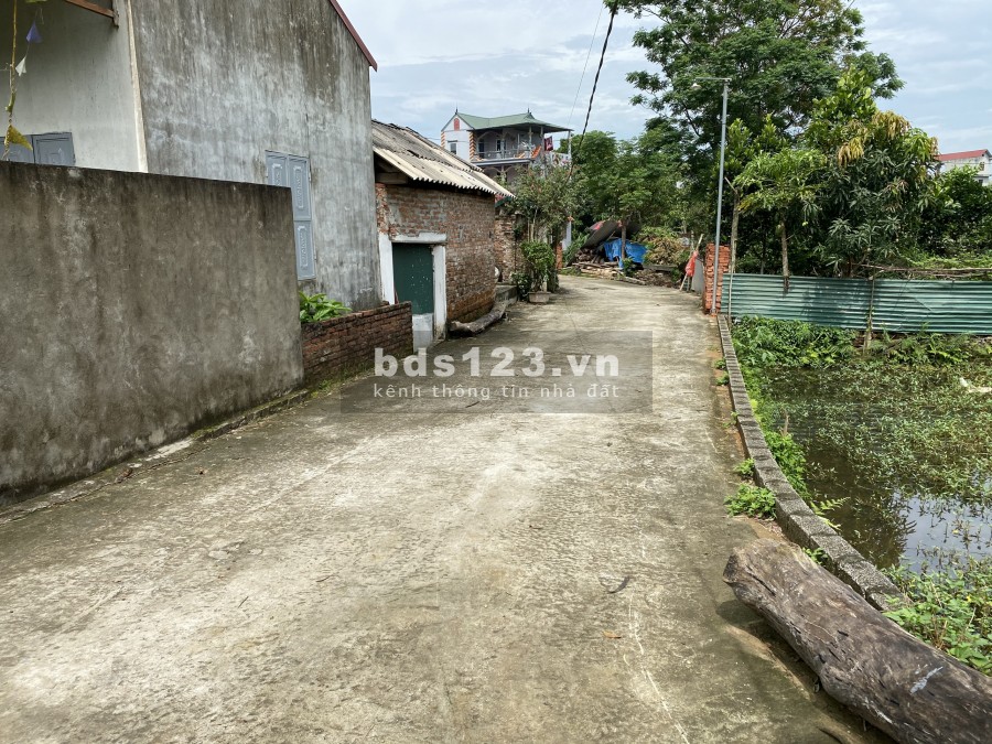 336m2 full đất ở. Ngay trường THPT Thạch Thất đi vào 300m. Làm nhà làm xưởng đều được.