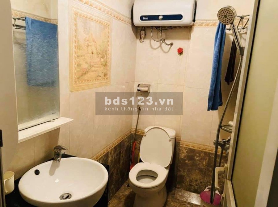 Bán nhà nguyên căn đẹp phố 8/3 xây 4 tầng, kinh doanh mọi mặt hàng, cầu thang giữa