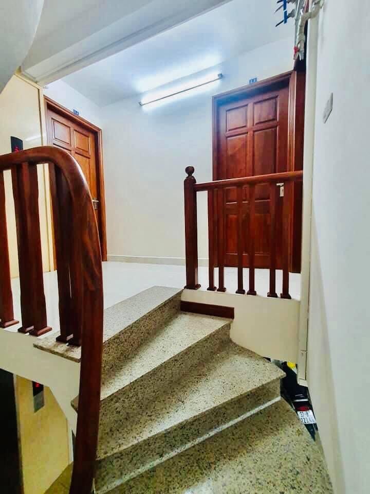 Bán toà nhà căn hộ dịch vụ 20 phòng khép kín, 8 tầng kiên cố, thang máy, giá. thương lượng