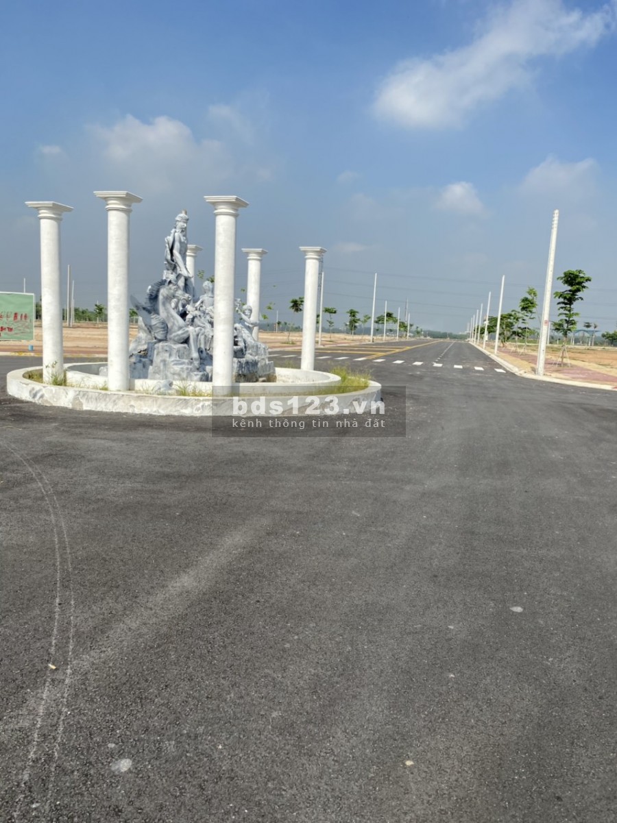 Ngay KDC Becamex, gần KCN Bàu Bàng chỉ 900 triệu, thổ cư 100%, sổ hồng riêng từng nền