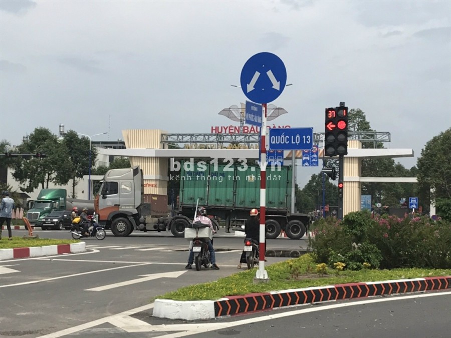 Ngay KDC Becamex, gần KCN Bàu Bàng chỉ 900 triệu, thổ cư 100%, sổ hồng riêng từng nền